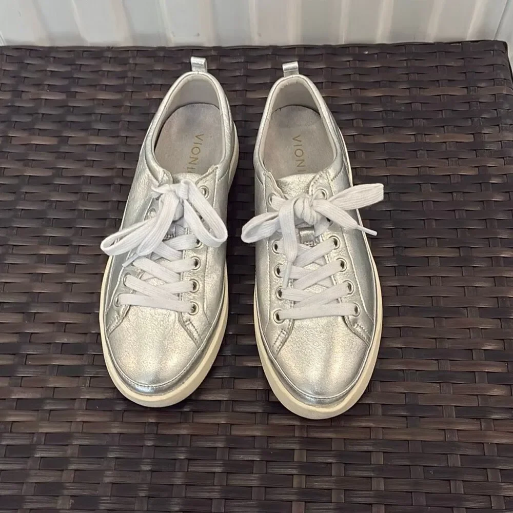 Vionic Winny silver metallic leather sneakers women’s size 8.5